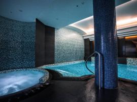 Quay West Suites Melbourne: Melbourne şehrinde bir otel